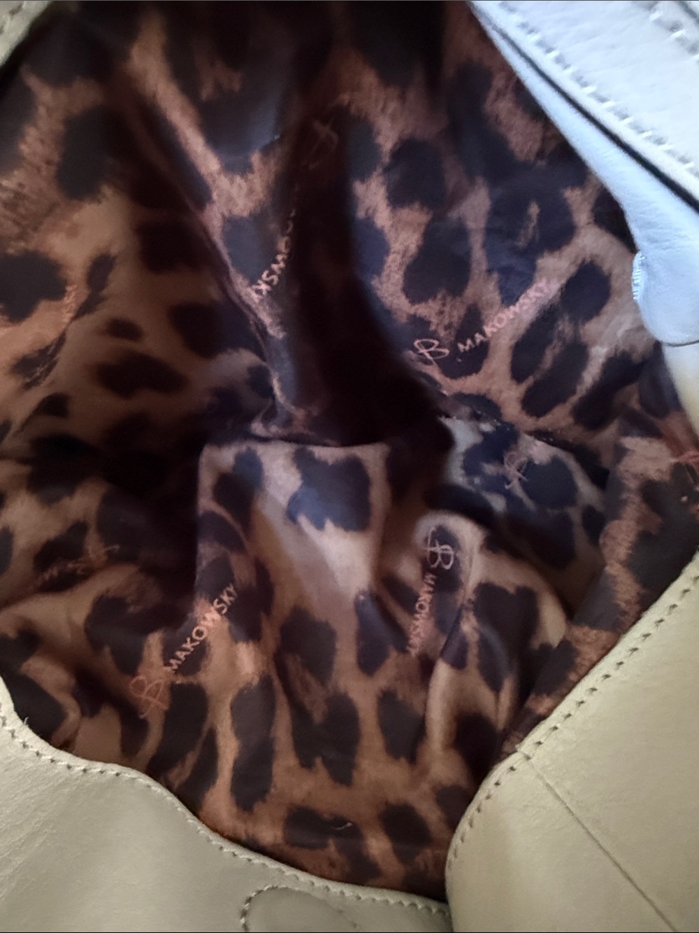 B. Makowsky Beige Tote with Leopard Print Interior - Pre-owned - Picture 8 of 12